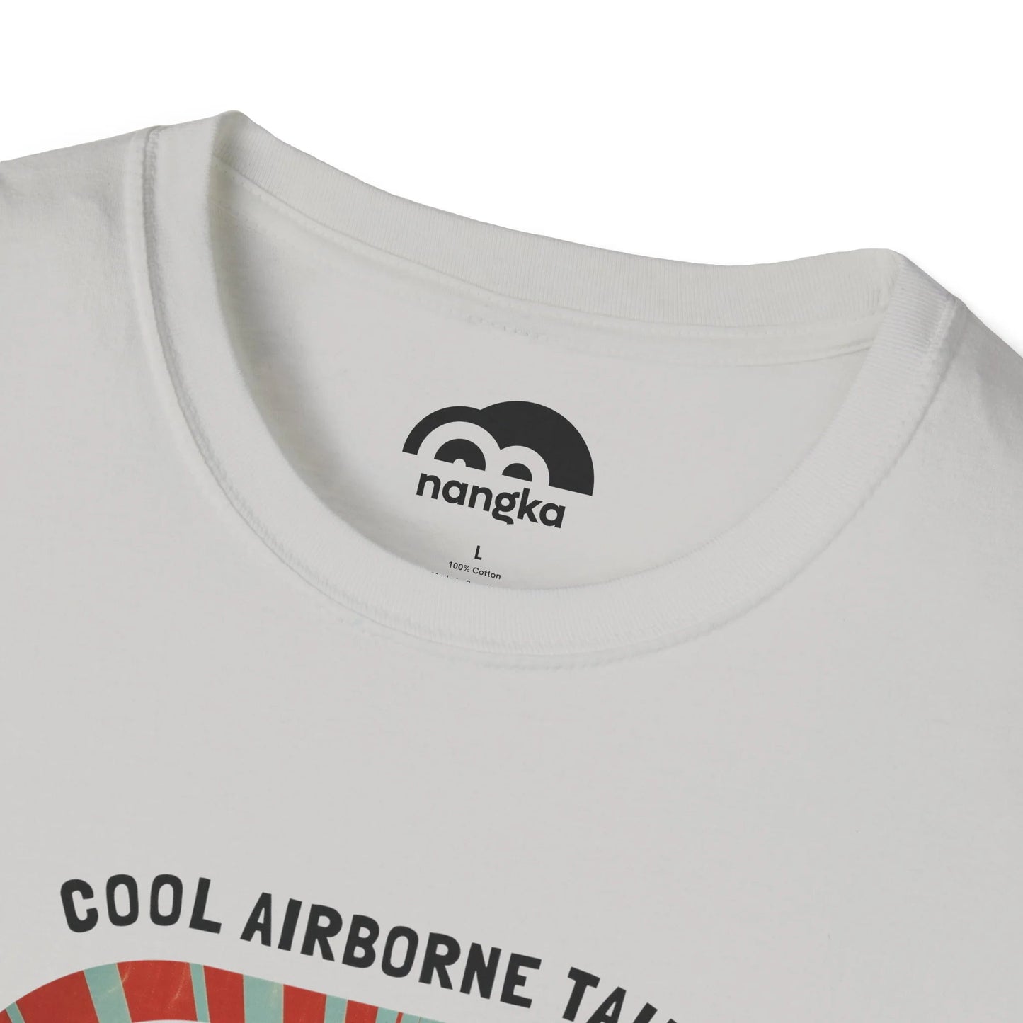 Cool Airborne Tail - Soaring Cat T-Shirt Ice Grey Closeup